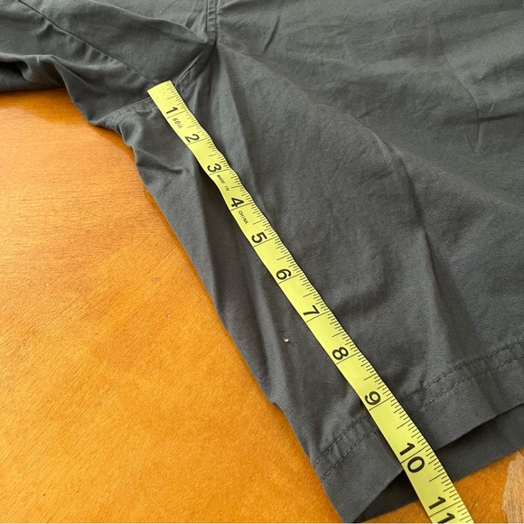 COLUMBIA Dark Gray Shorts Mens Size 38x10 100% cotton regular fit 10” length - Picture 5 of 6